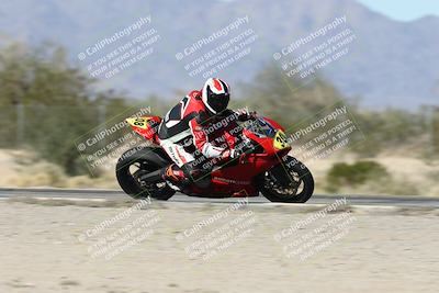 media/Dec-01-2025-Moto Forza (Mon) [[2daa91e15f]]/2-Intermediate Group/Session 3 (Turn 7 Inside Pans)/